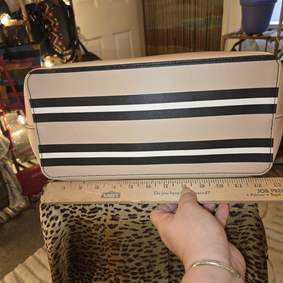 Kate Spade Large Black and Tan Striped Tote - Preloved Condition - Picture 8 of 12